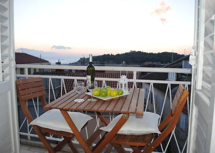 Optimist Apartment *