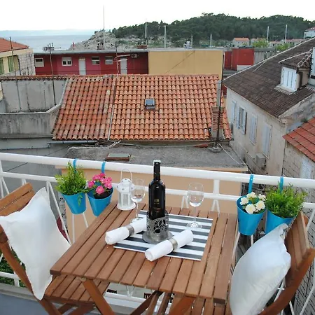 Optimist Apartment *