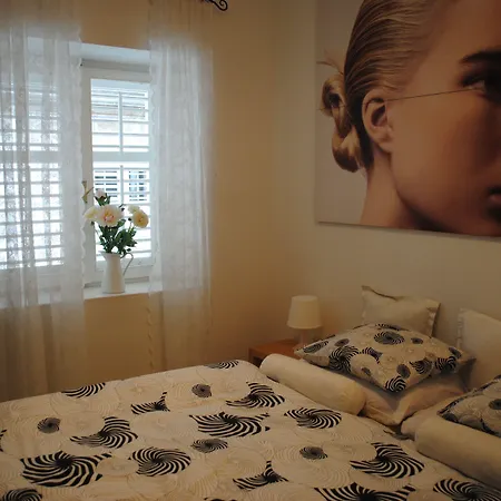 Optimist Apartment *