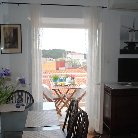 Optimist Apartment *