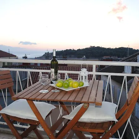 Optimist Apartment *