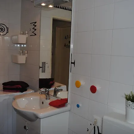 Optimist Apartment *